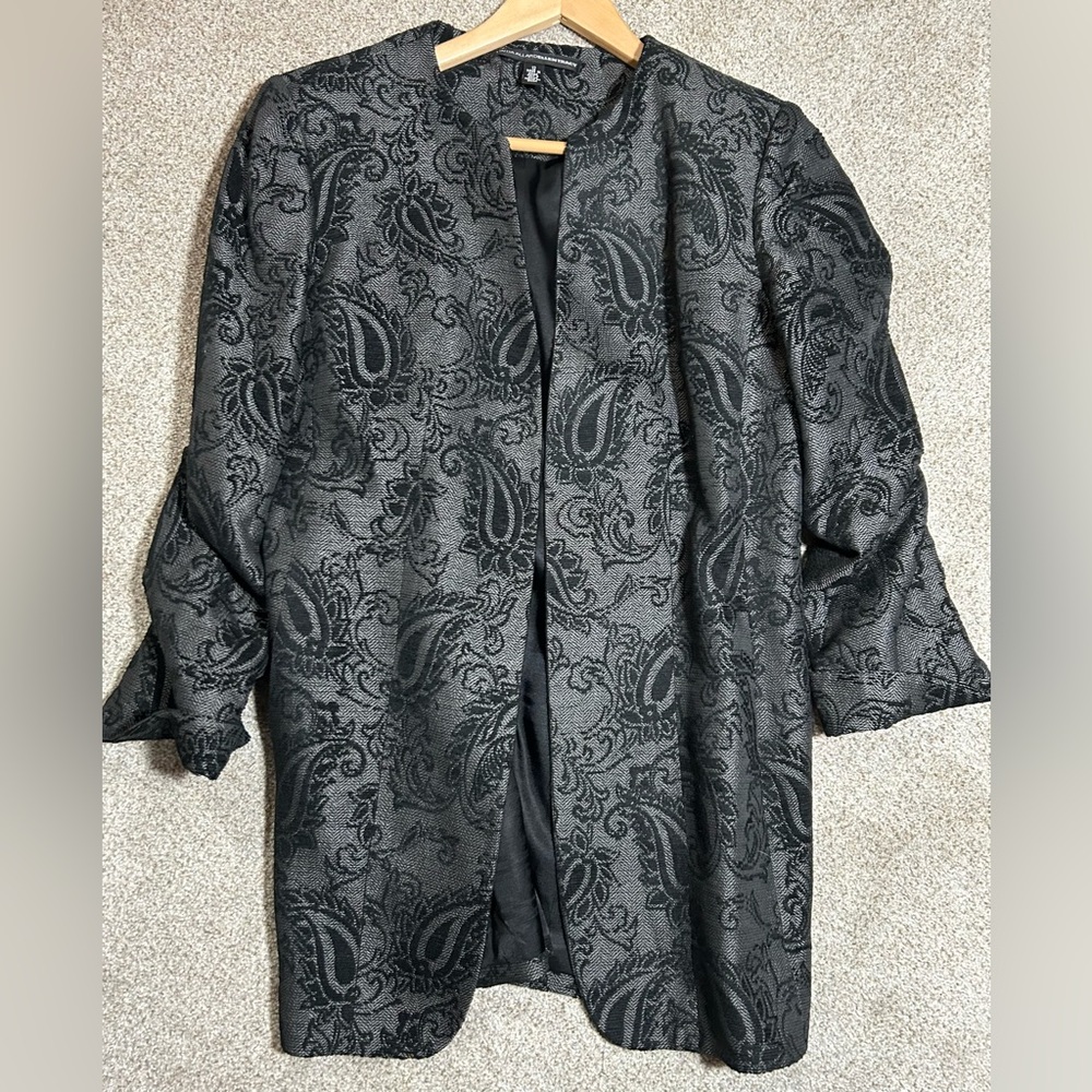 Elegant Linda Allard Ellen Tracy black, grey paisley open-front jacquard blazer